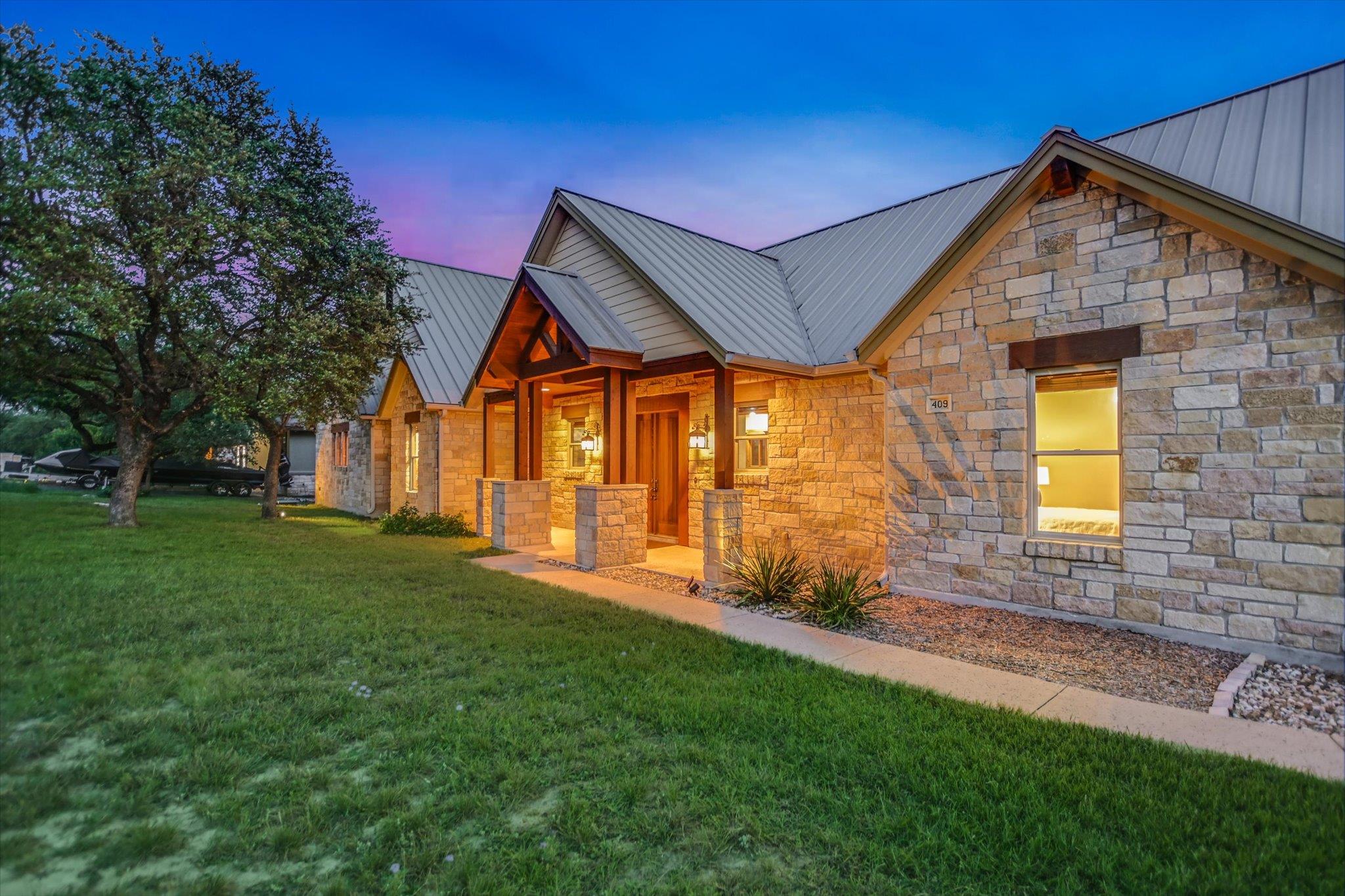 409 Venture Blvd S, Point Venture, TX 78645