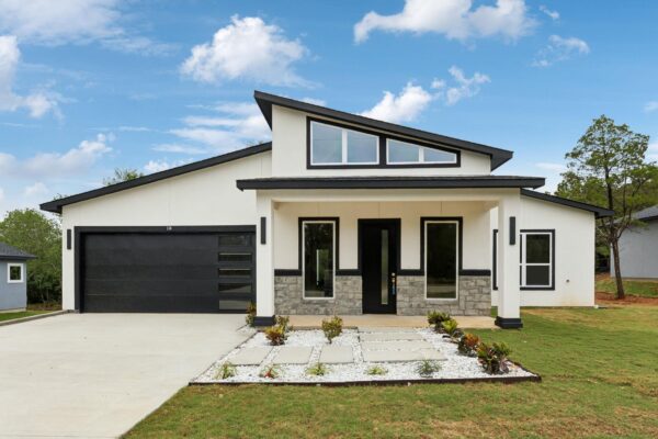 114 Heleakala Dr, Bastrop