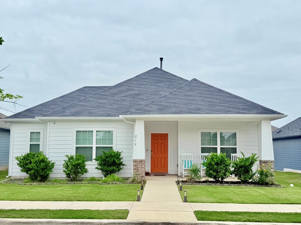 219 Roaming Dr, Hutto, TX 78634