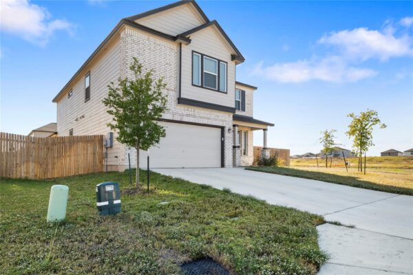 18501 Spotted Eagle Ln, Elgin