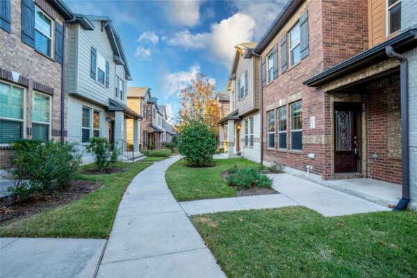 7220 Wyoming Springs Dr #203, Round Rock