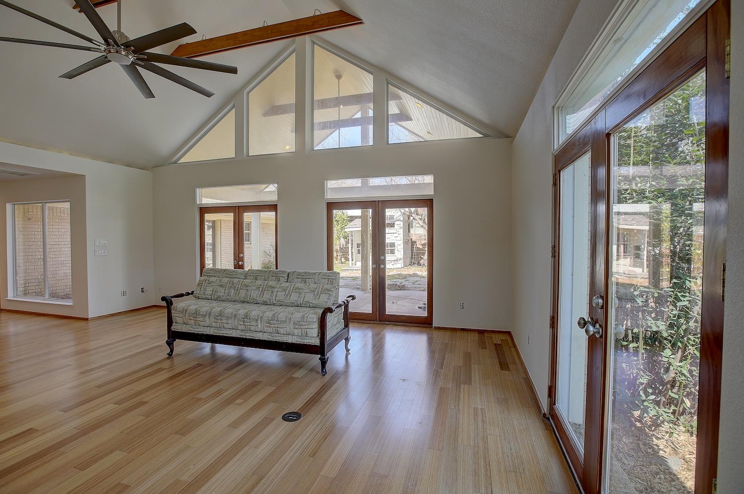 1607 S Elm St, Georgetown, TX 78626