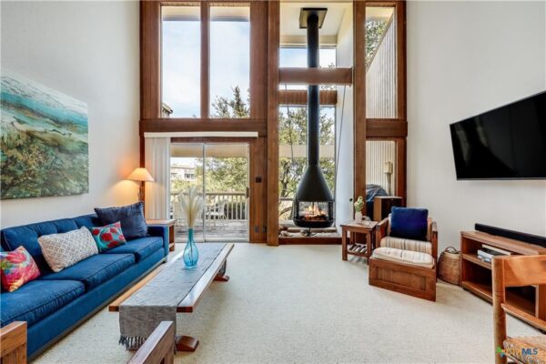 133 Comanche Pt, Point Venture