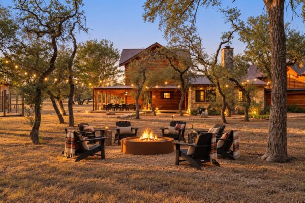 700 Ledgerock Rd, Wimberley