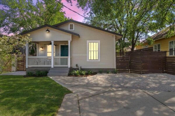 2411 E 10th St, Austin