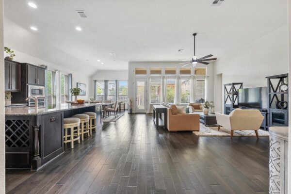 2009 Southcreek Dr, Leander