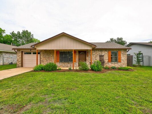 506 West St, Hutto