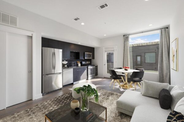 1800 E 4th St #327, Austin
