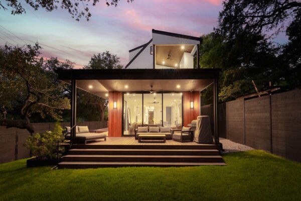 800 W James St, Austin