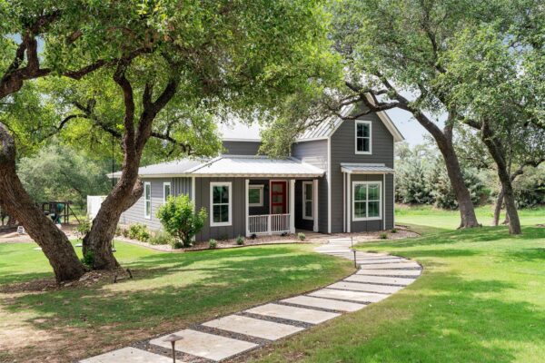 509 Victorian Gable Dr, Driftwood