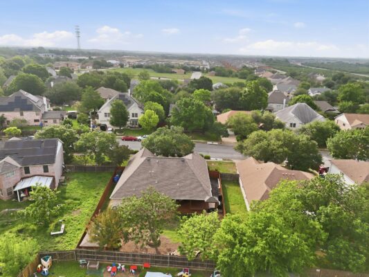 903 E Olympic Dr, Pflugerville
