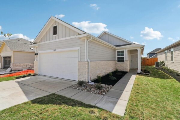 123 Two Bits Ln, Elgin