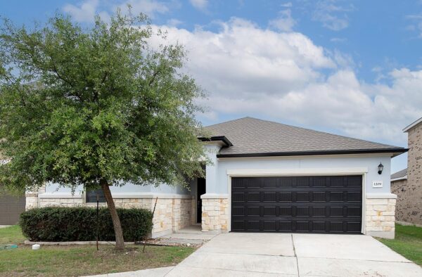 1209 Natchez Trl #99, Leander
