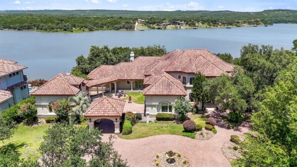 2901 Cliff Pt, Spicewood