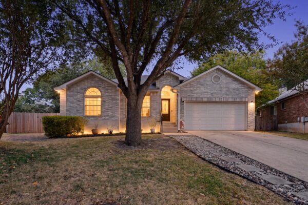 906 Hollow Trail Ct, Round Rock