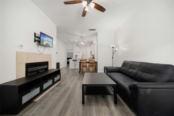 806 W 24th St #213, Austin