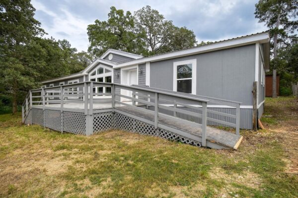 127 Serenity Dr, Bastrop
