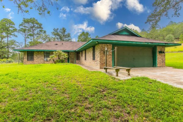 136 Redbird Ln, Smithville