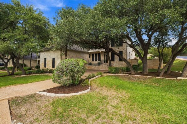 2 WATERFALL Dr, The Hills