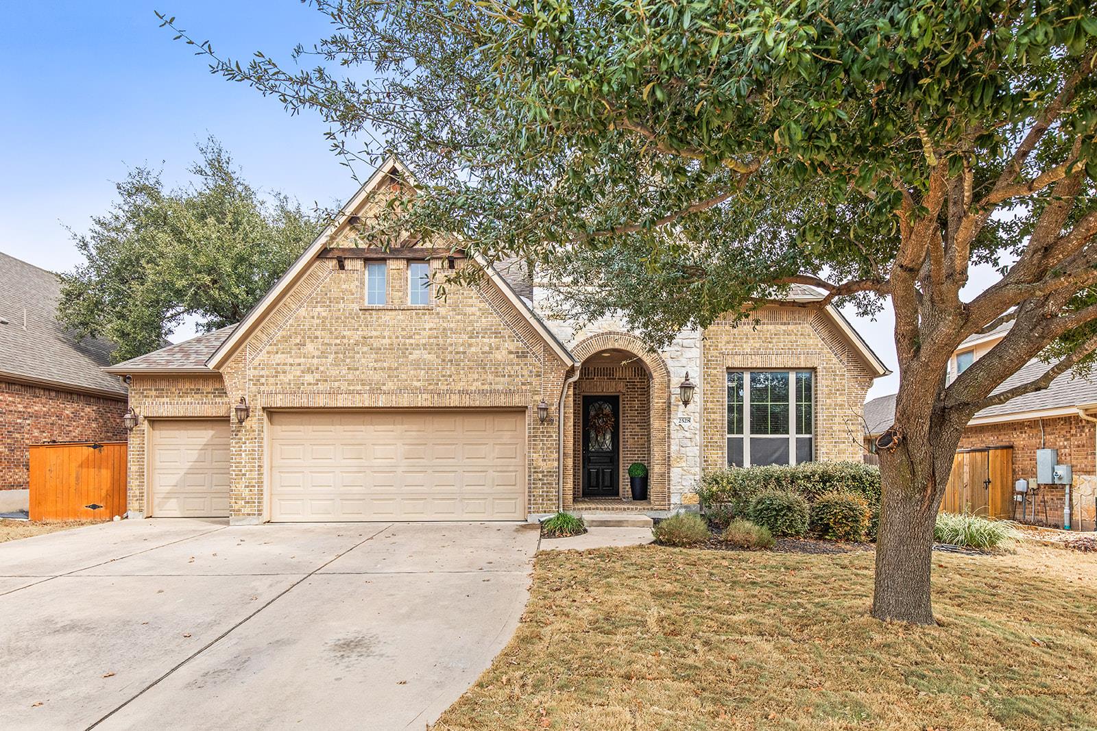 2528 Thunder Horse None, Leander