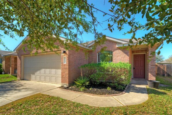 913 Dexter Dr, Leander