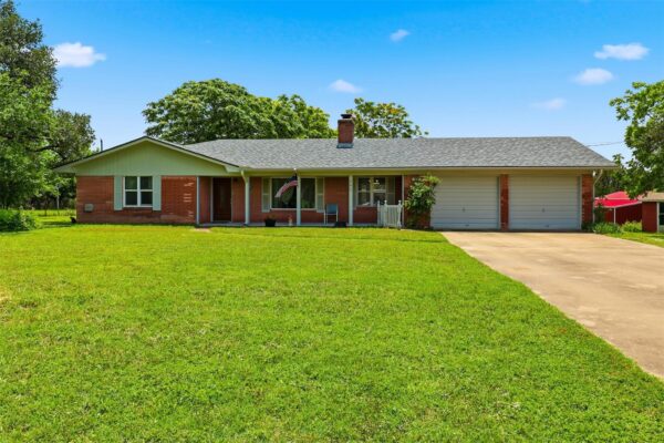 241 Hilltop Dr, Burnet