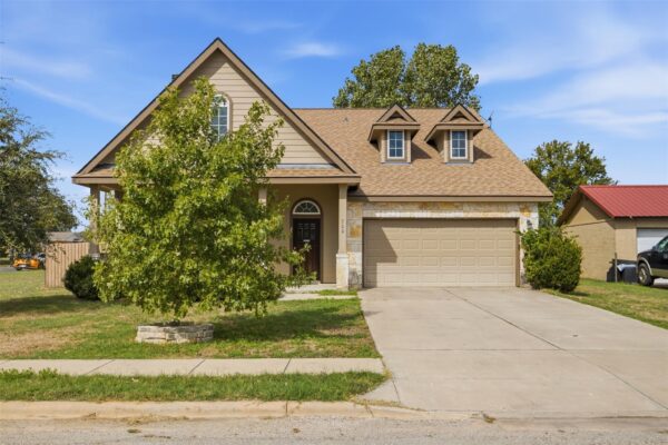 800 Savannah Cv, Elgin