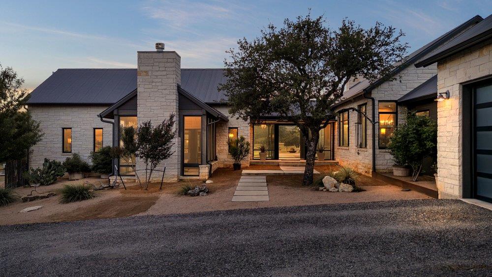 417 Summit Spring Ln, Johnson City, TX 78636