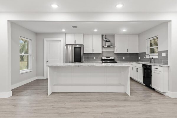 813 Central Ave, Elgin