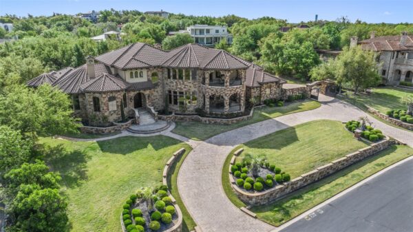 210 Costa Bella Dr, Austin