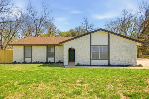 600 County Glen St, Leander