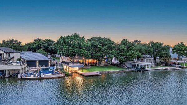 909 Red Sails Dr, Horseshoe Bay