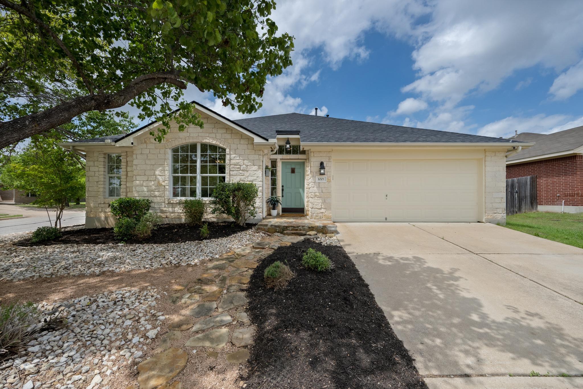 1001 Mapleridge Cir, Leander