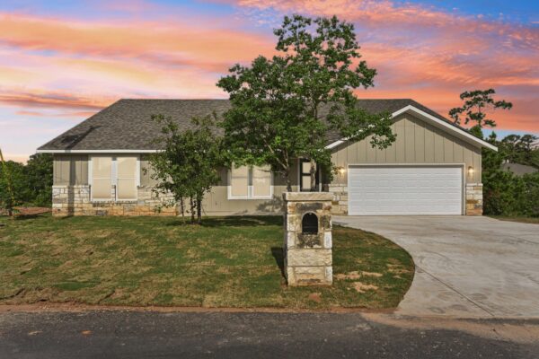 130 Mokalau Dr, Bastrop