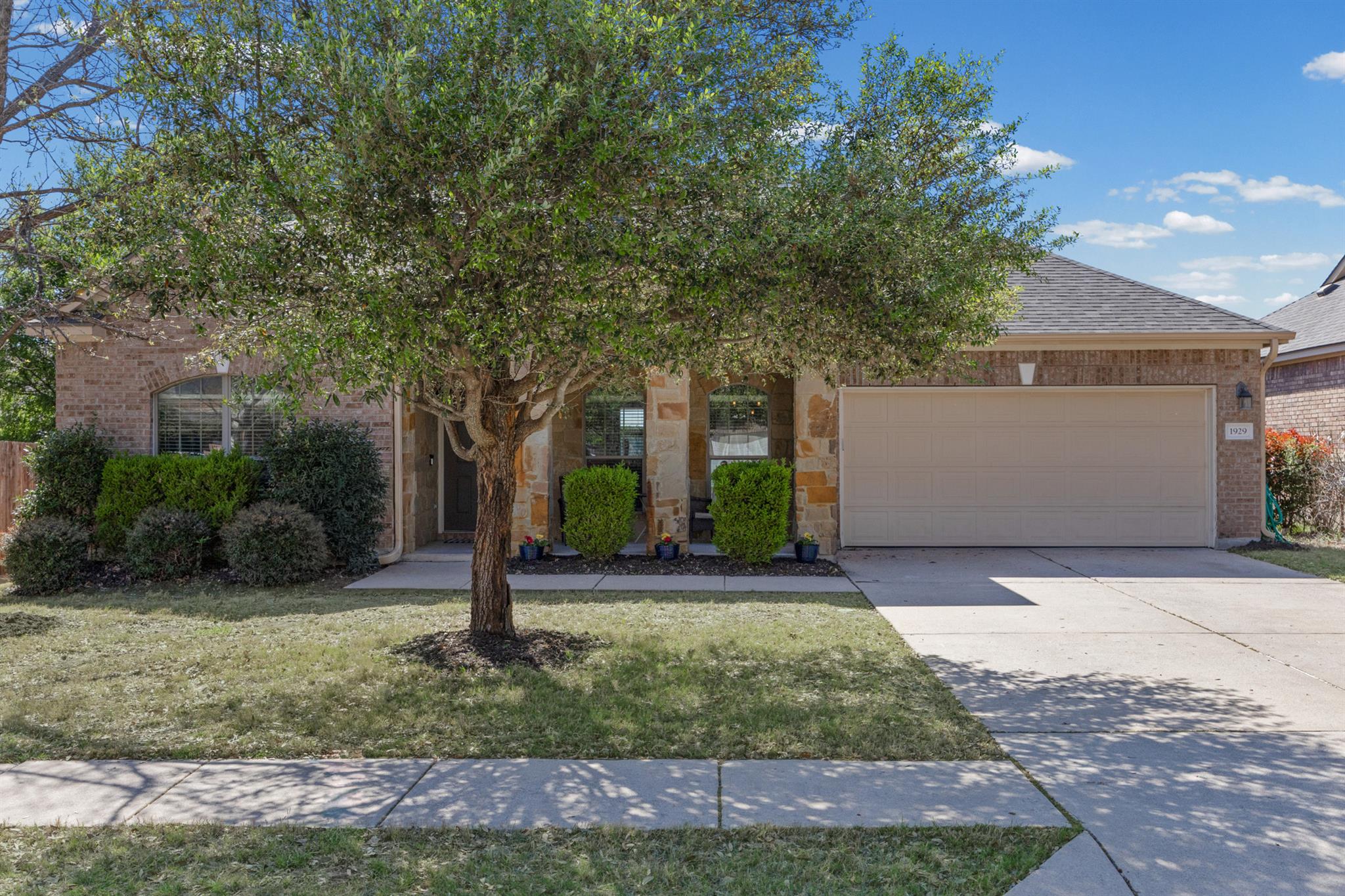 1929 Pecan Valley Dr, Leander