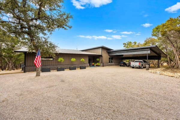 319 Impala Ln, Lampasas