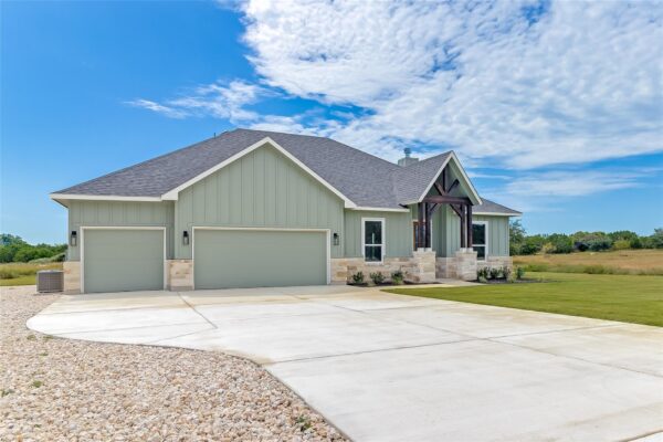 111 Draper Ln, Bertram