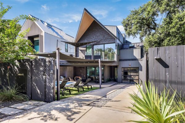 702 W Elizabeth St, Austin