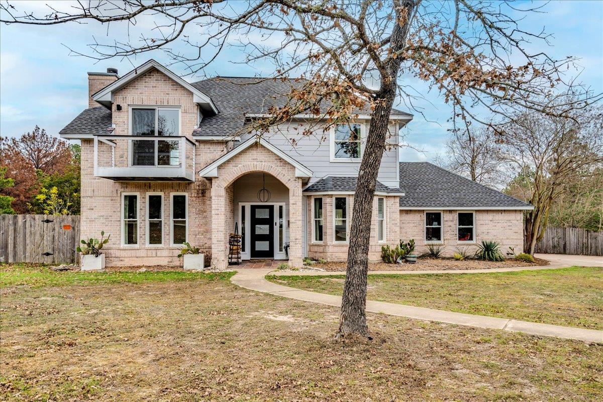 171 N Pin Oak Xing, Elgin, TX 78621