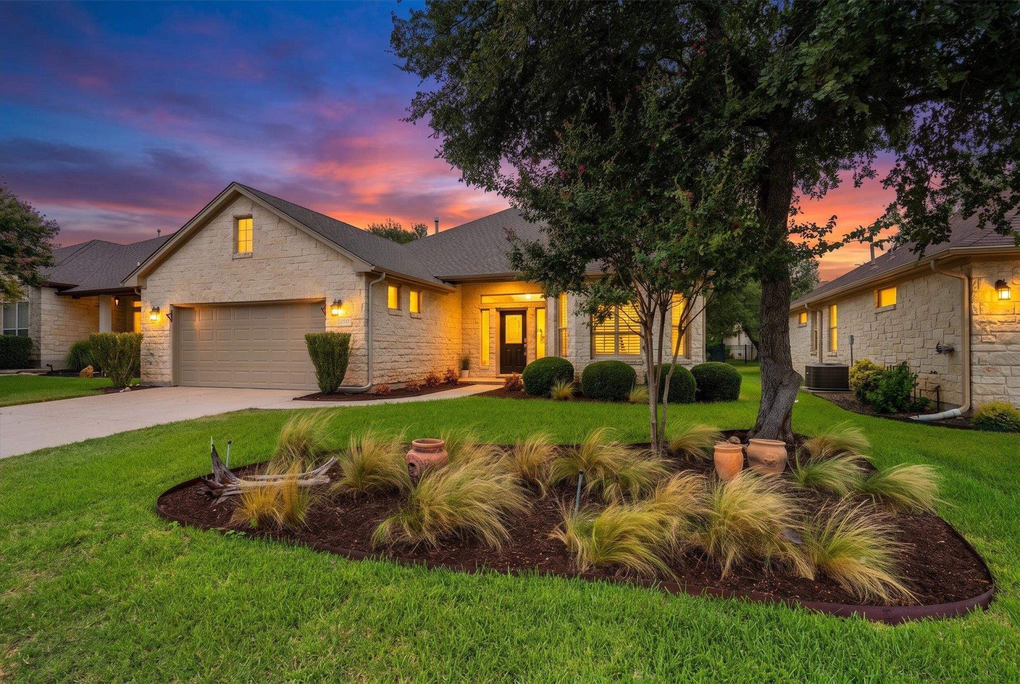 916 Heritage Oaks Bnd, Georgetown, TX 78633