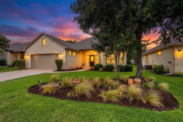 916 Heritage Oaks Bnd, Georgetown