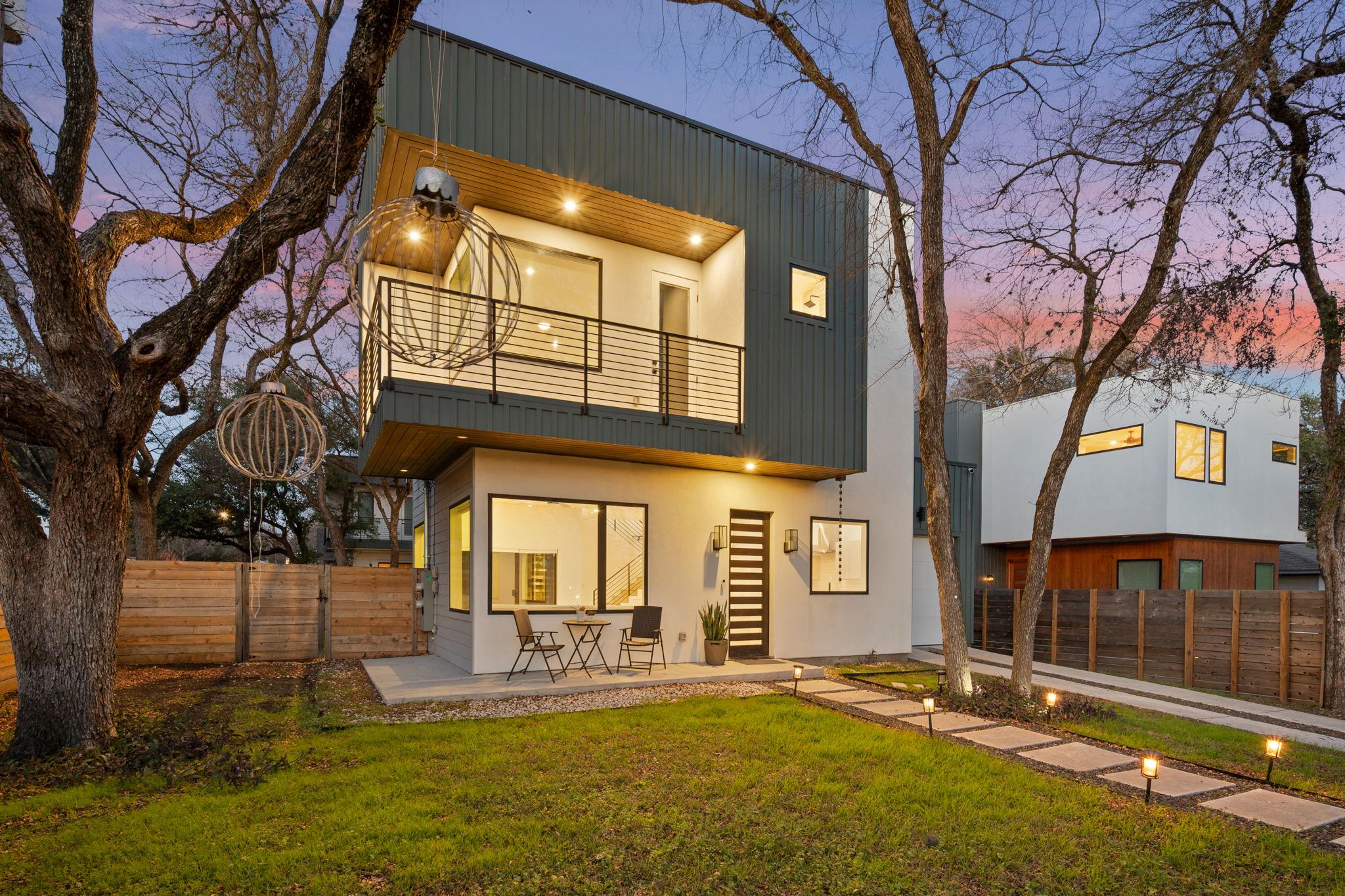 910 Nalide St #B, Austin