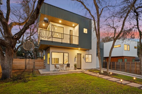 910 Nalide St #B, Austin