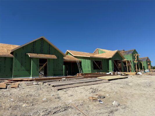225 Round Mountain Dr, Round Mountain