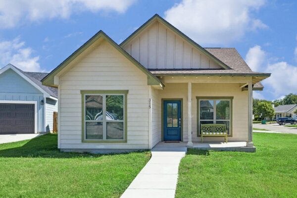 315 Sage Cir, Blanco