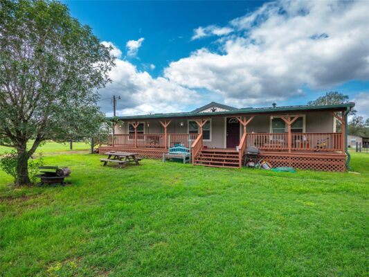 243 Highline Dr, Bastrop