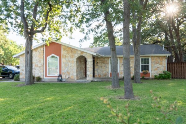 2107 Emerald Isle Dr, Leander
