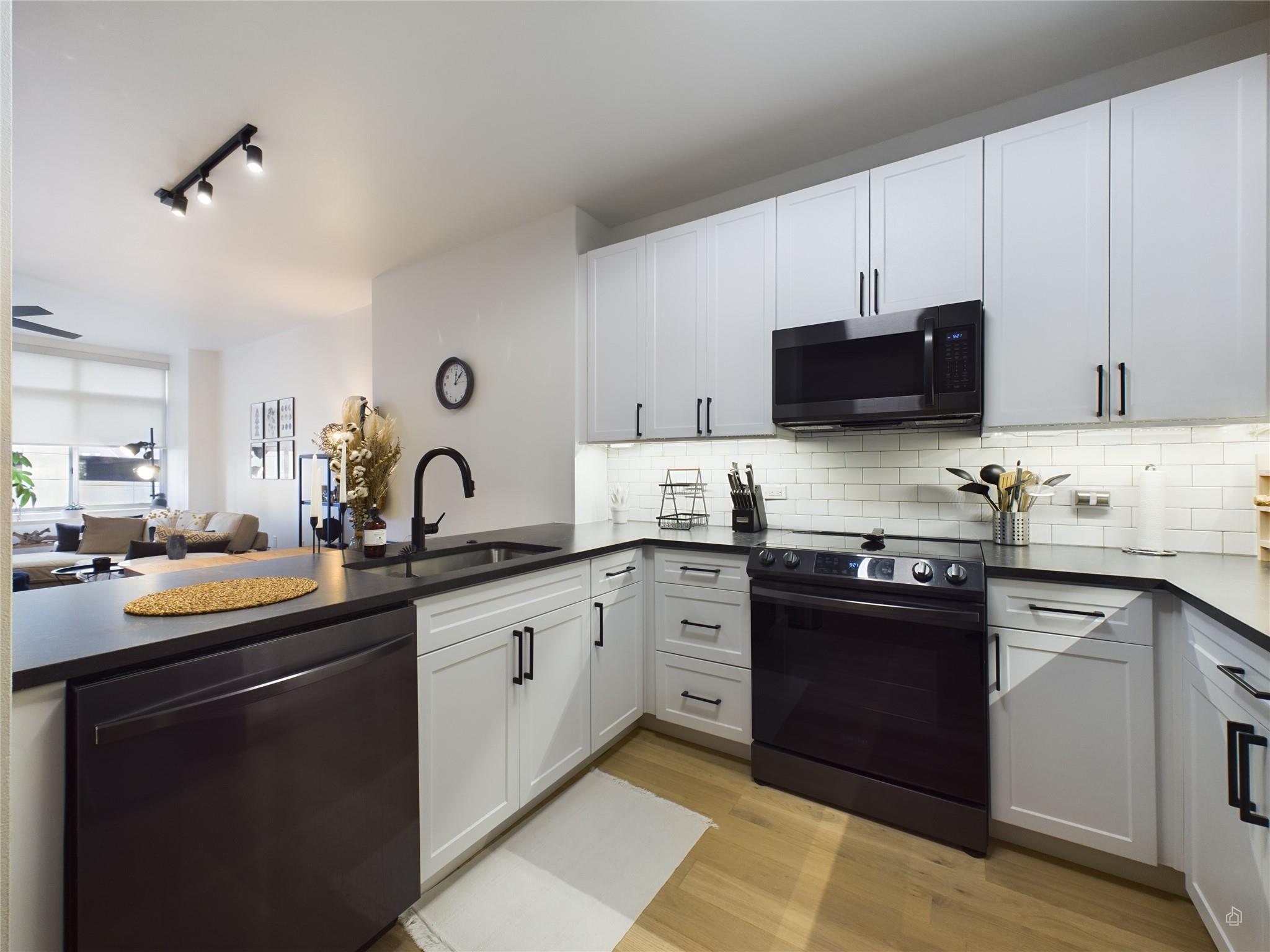 54 Rainey St #415, Austin, TX 78701
