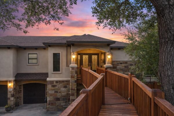 20914 High Dr, Lago Vista
