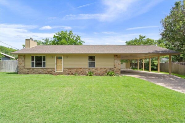 1115 Hackberry Dr, Marble Falls